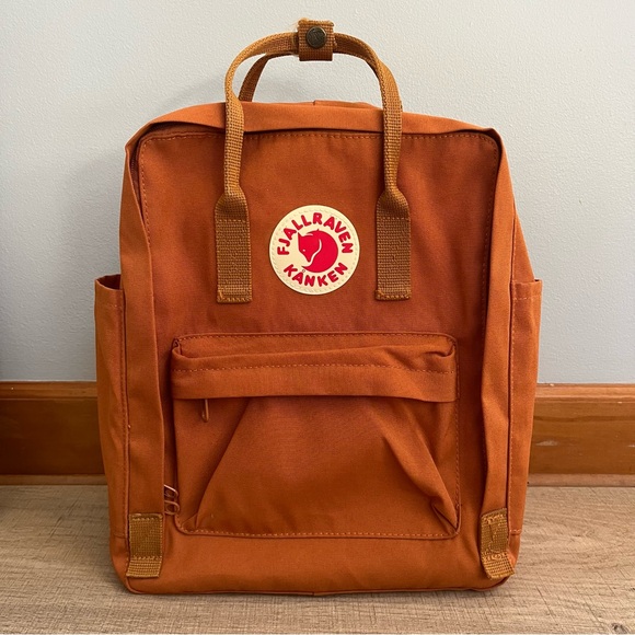 Fjallraven Kånken Everyday Outdoor Backpack Unisex Durable Classic Pack - Picture 1 of 14